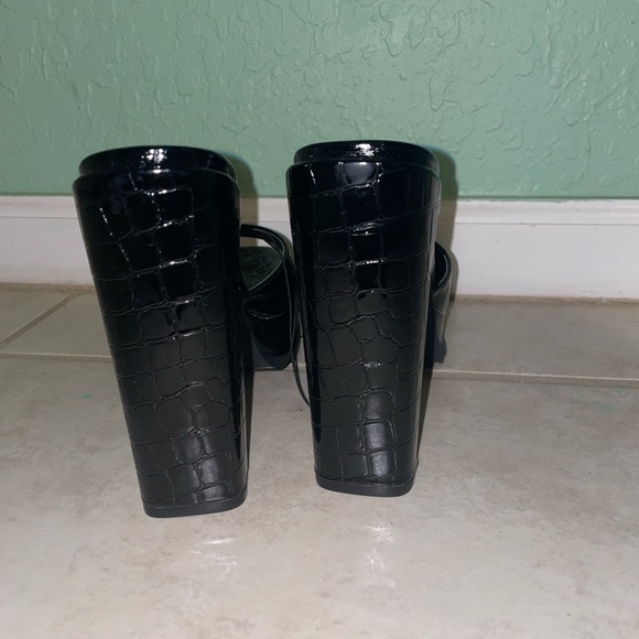 Black crocodile pattern leather platform - Picture 3 of 5